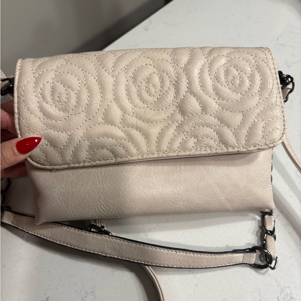 Elegant Cream Quilted Crossbody Bag